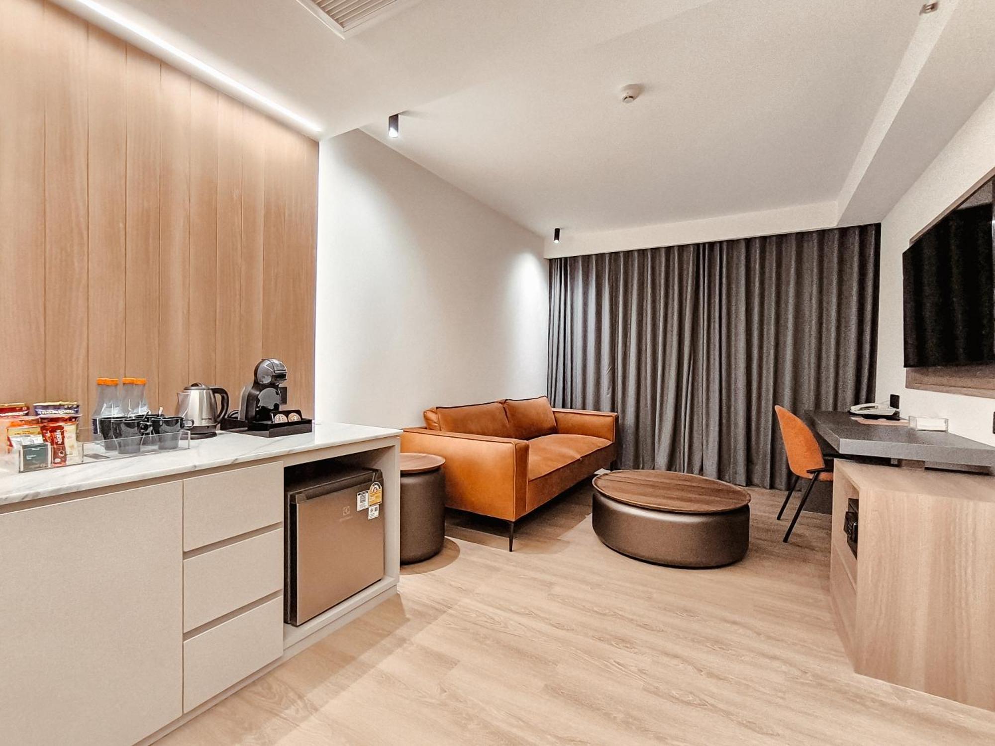 Отель Citrus Sukhumvit 13 Nana Bangkok By Compass Hospitality - Newly Renovated Экстерьер фото