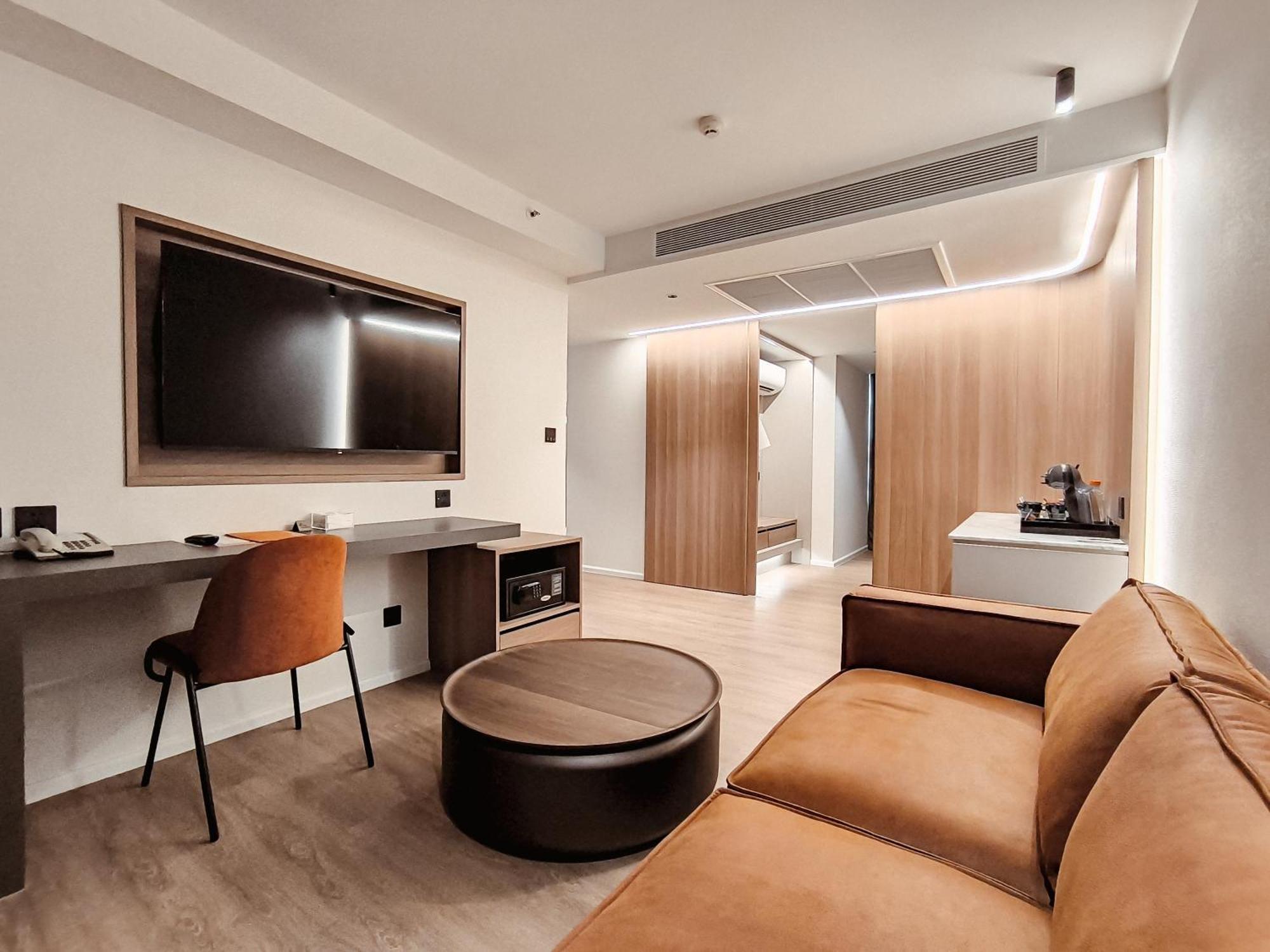 Отель Citrus Sukhumvit 13 Nana Bangkok By Compass Hospitality - Newly Renovated Экстерьер фото